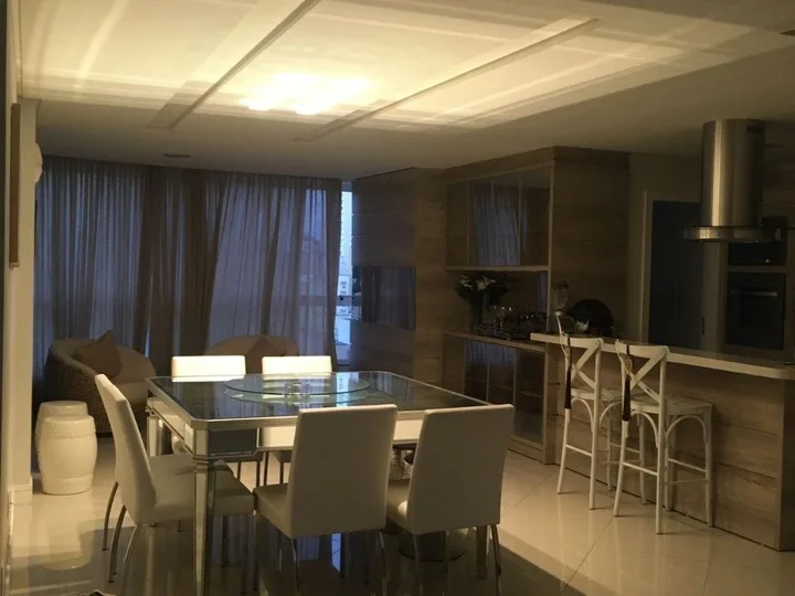 Apartamento à venda com 2 suítes na Barra Norte
