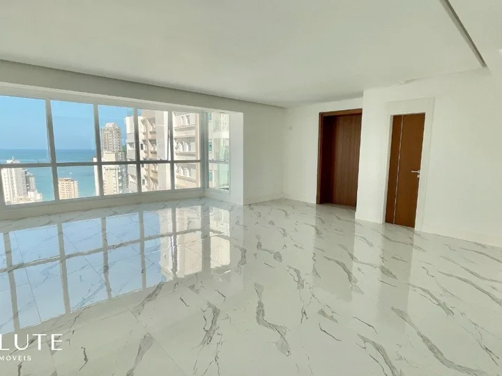 Apartamento à venda 4 Suítes na Barra Sul