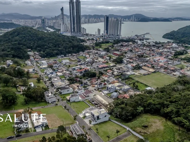 Casa á venda 5 Suítes na Barra