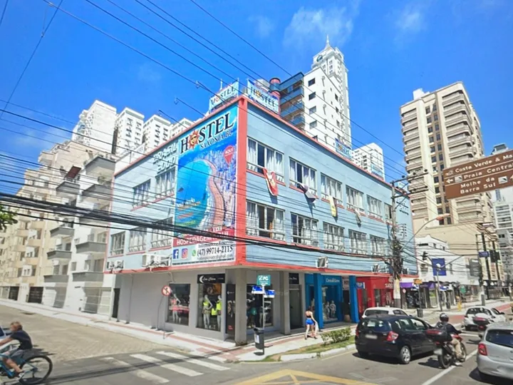 Prédio comercial com locador