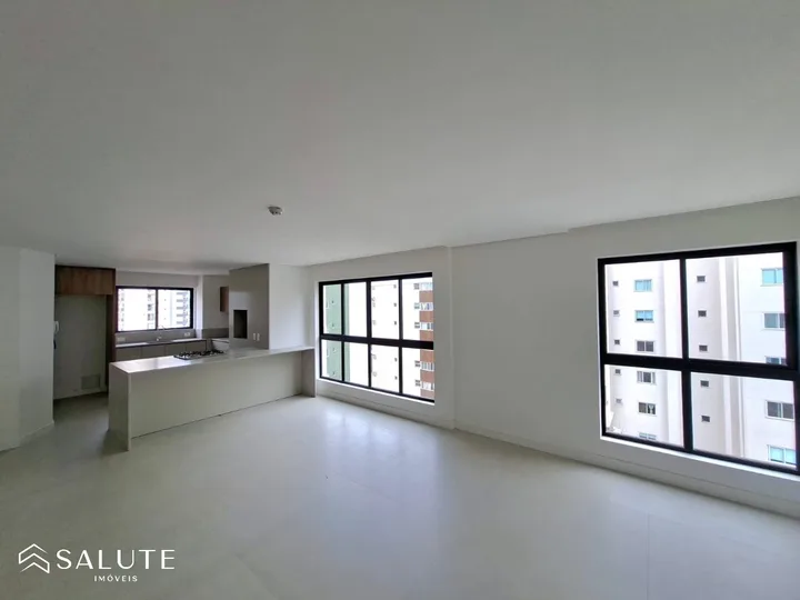 Apartamento á venda com 3 suítes no Centro