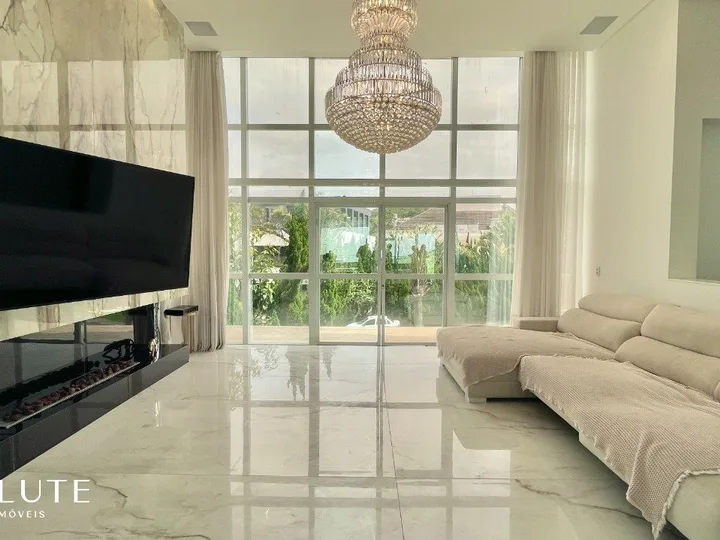 Casa triplex à venda com 6 dormitórios Praia Brava