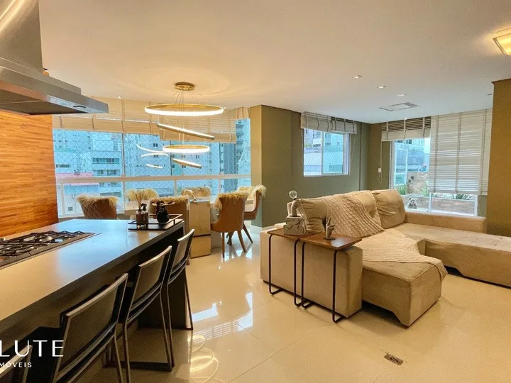 Apartamento locação anual com 3 suítes no Centro