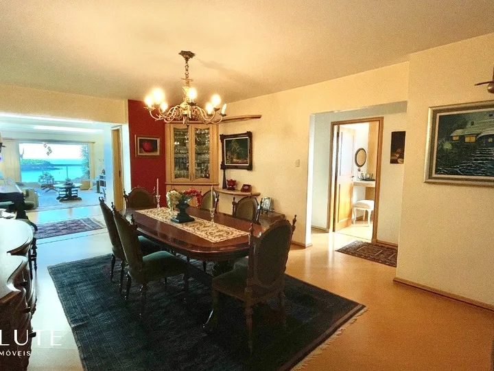 Apartamento à venda com 4 dormitórios no Centro.