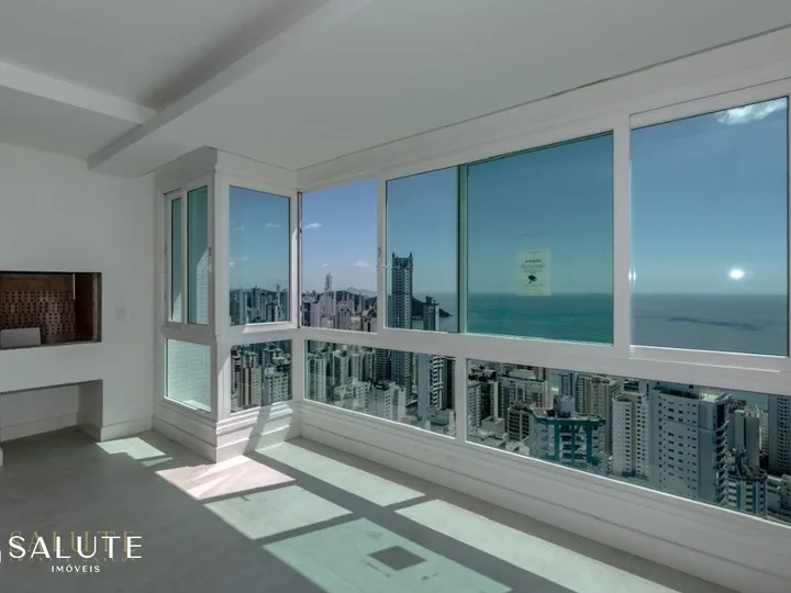Apartamento à venda com 03 Suítes no Centro