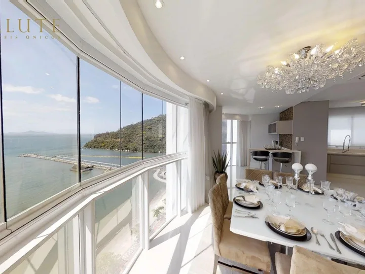 Apartamento Frente Mar com 4 Suítes