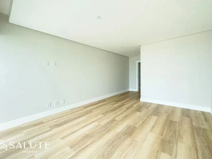 Apartamento à Venda com 4 Suítes na Barra Sul