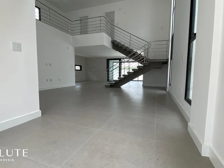 Casa à venda com 3 suítes em Camboriú