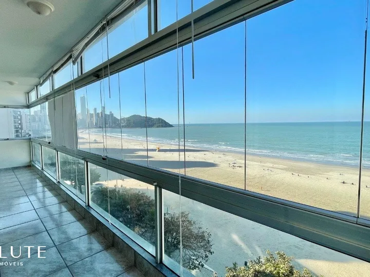 Apartamento à venda com 3 dormitórios no Centro