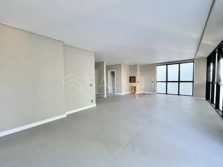 Apartamento à venda 4 suítes na Barra Sul.