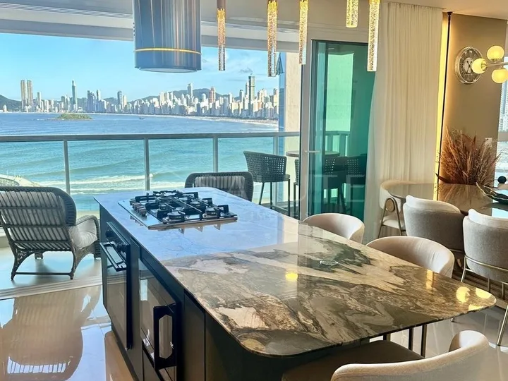 Apartamento à venda com 4 suítes na Barra Norte