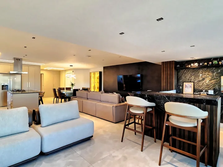 Apartamento à venda 4 suítes na Barra sul