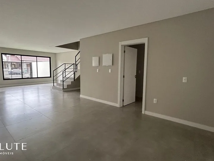 Casa à venda com 3 suítes no Centro