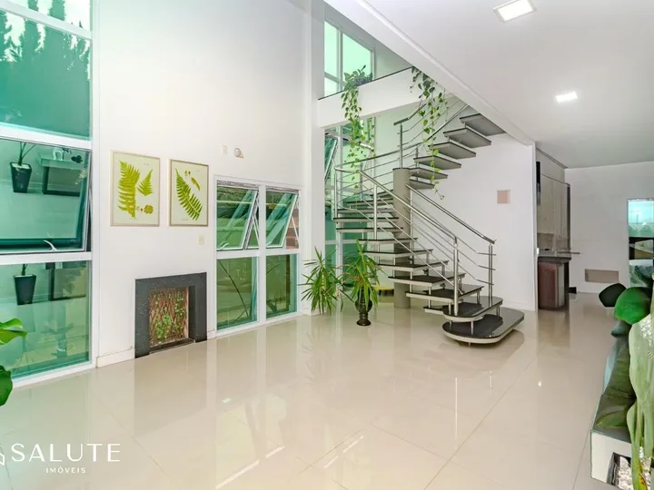 Casa à venda 4 suítes 380m² no Centro