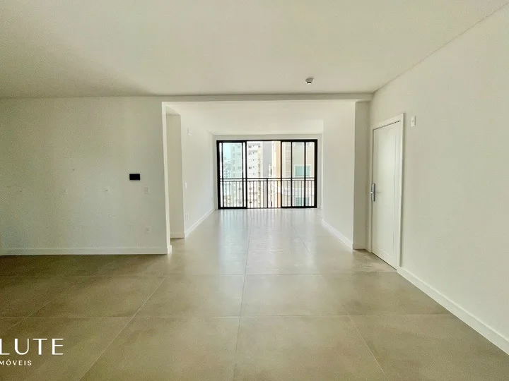 Apartamento a venda com 4 dormitórios na Barra Sul