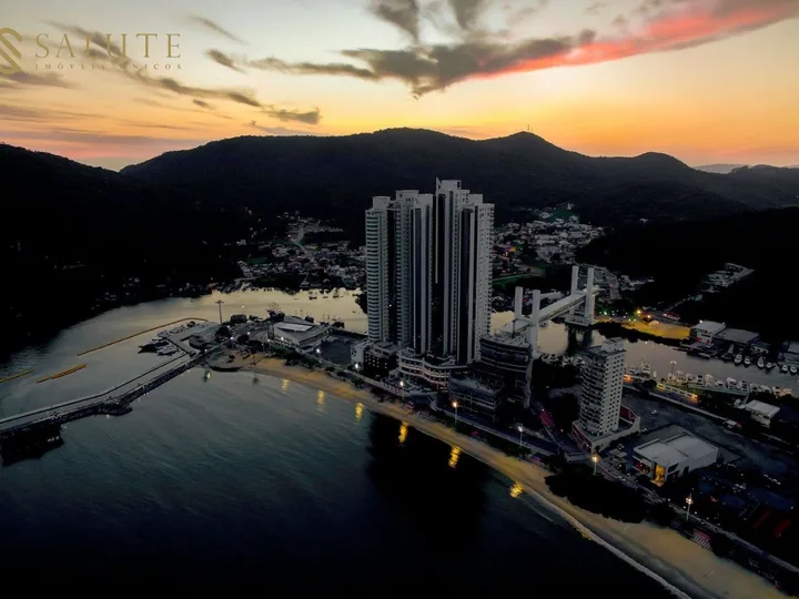 Apartamento frente mar na Barra Sul!