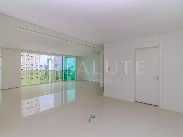 Apartamento à venda 4 dormitórios na Barra Sul