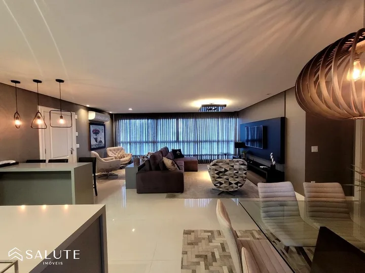 Apartamento à venda 3 suítes no Centro.
