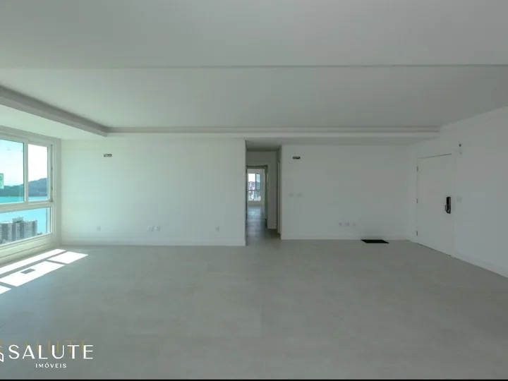 Apartamento à venda com 03 Suítes no Centro
