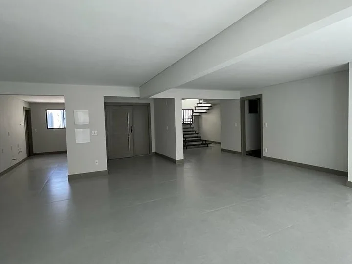Cobertura à venda com 4 suítes na Barra Sul