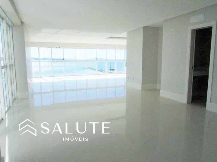 Apartamento com 4 Suítes frente mar em Balneário