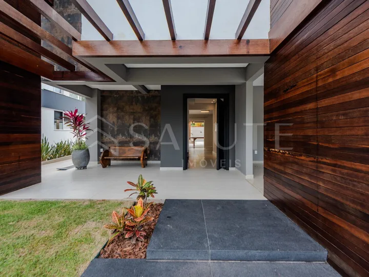 Casa em Condomínio à venda 4 suítes no Ariribá