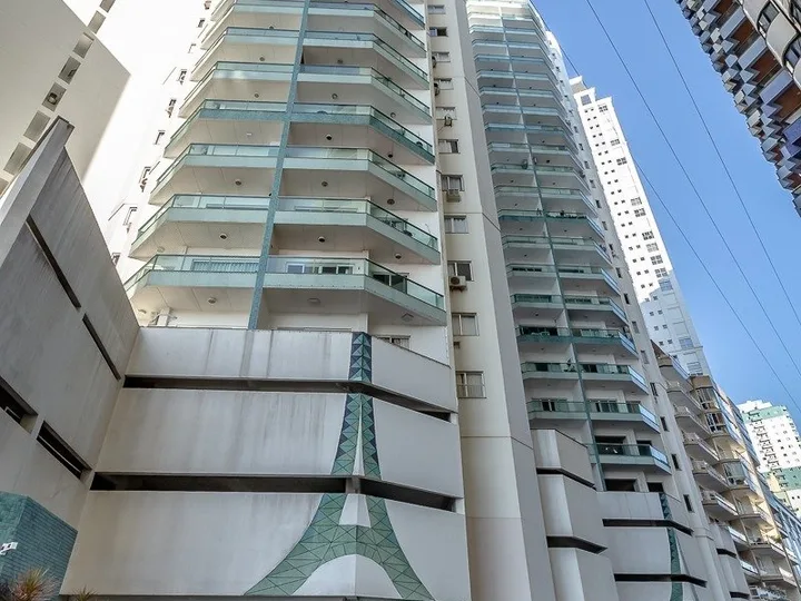 Apartamento diferenciado com 5 dormitórios