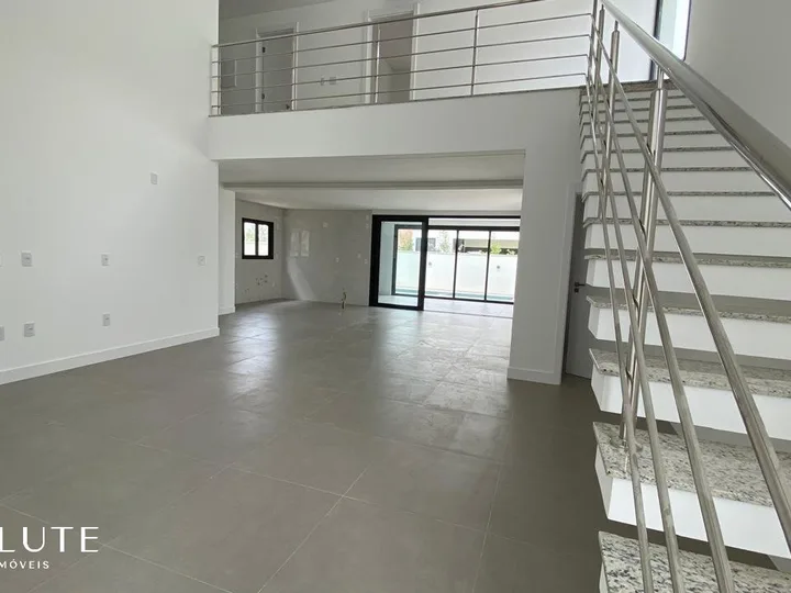 Casa à venda com 3 suítes em Camboriú