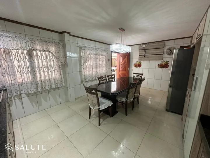 Casa à venda com 5 dormitórios no Nações