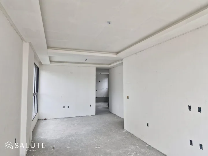 Apartamento à venda com 3 Suítes no Centro.