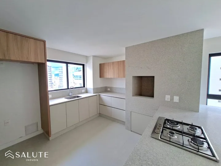 Apartamento á venda com 3 suítes no Centro