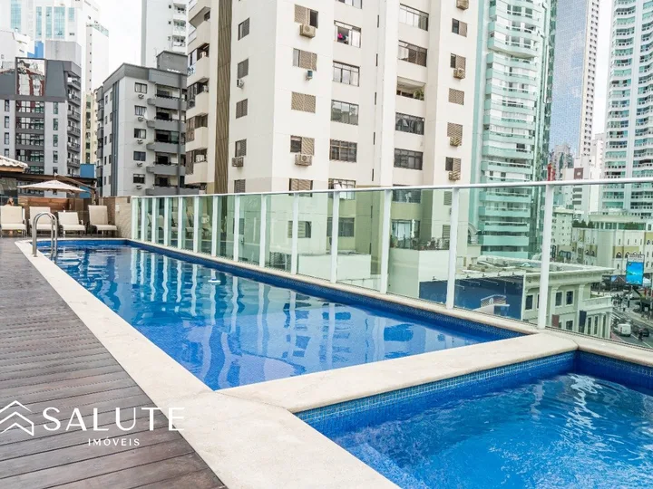 Apartamento á Venda com 3 Suítes no Centro