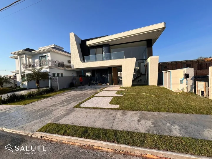 Casa à venda com 4 suítes em Camboriú