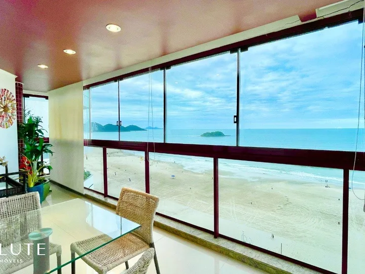 Apartamento à venda 3 suítes frente mar no Centro
