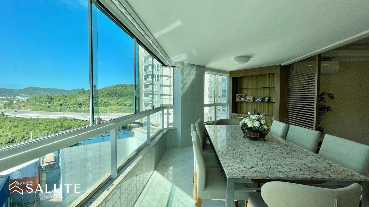 Apartamento à venda com 3 dormitórios na Barra Sul