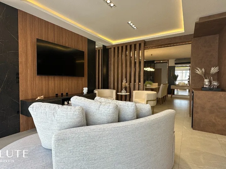 Apartamento à venda com 3 suítes na Barra Sul