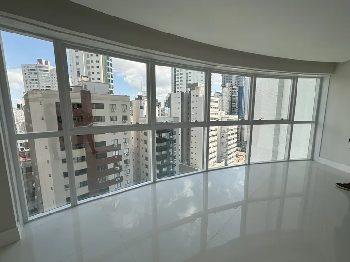 Apartamento à venda 3 suítes no Centro