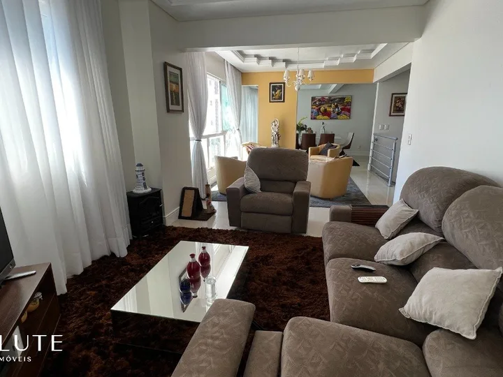 Apartamento á venda 06 Dormitórios no Centro