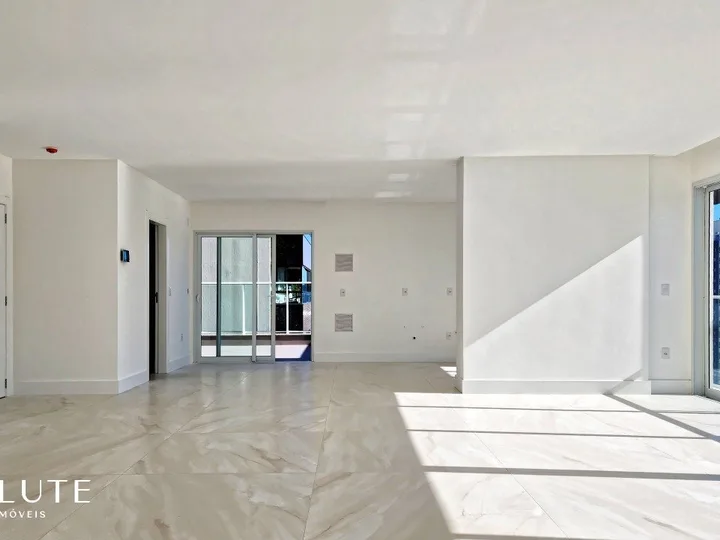 Apartamento à venda 4 suítes na Barra Norte.