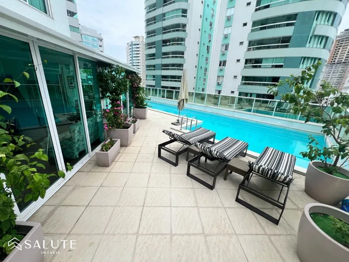 Apartamento à venda com 4 suítes na Barra Sul