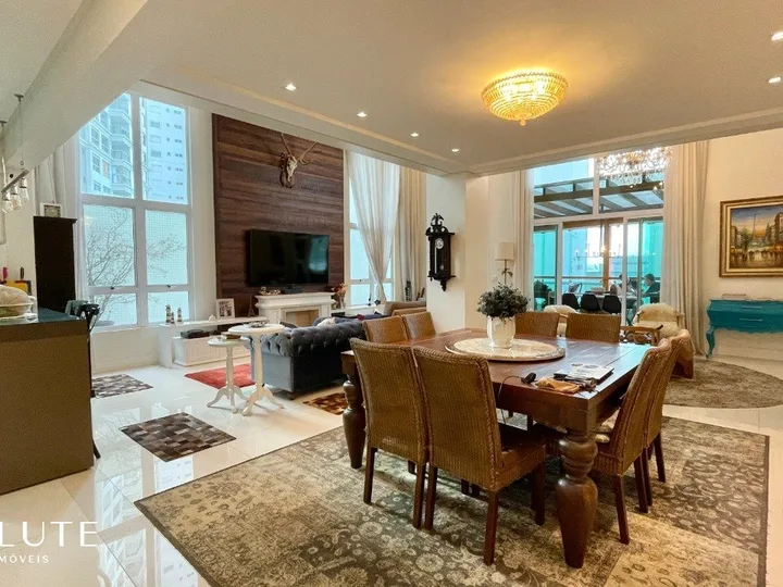 Apartamento à venda 4 suítes na Barra Sul