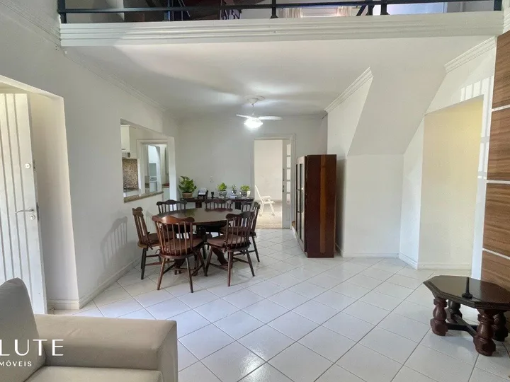 Casa à venda com 3 dormitórios no Centro