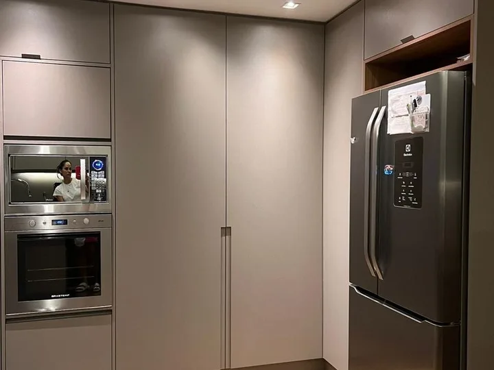 Apartamento à venda com 4 suítes na Barra Sul
