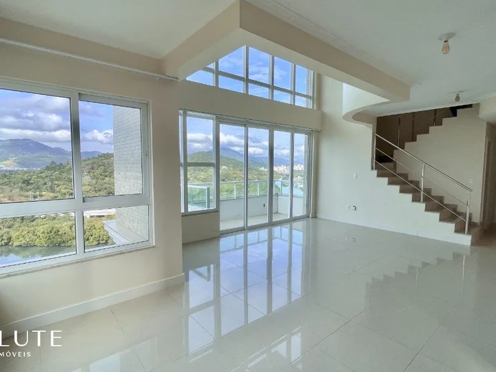 Apartamento à venda com 3 suítes Barra Sul