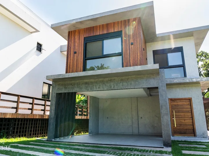 Casa a venda com 3 suítes em Taquaras