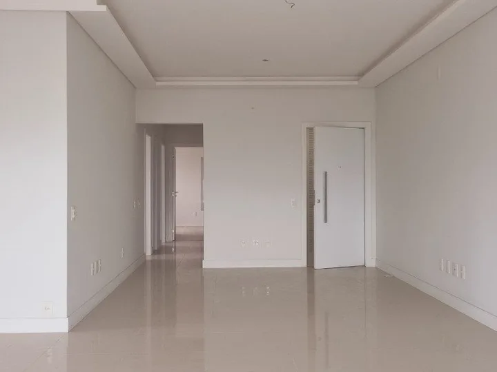 Apartamento à venda com 3 suítes na Barra Sul