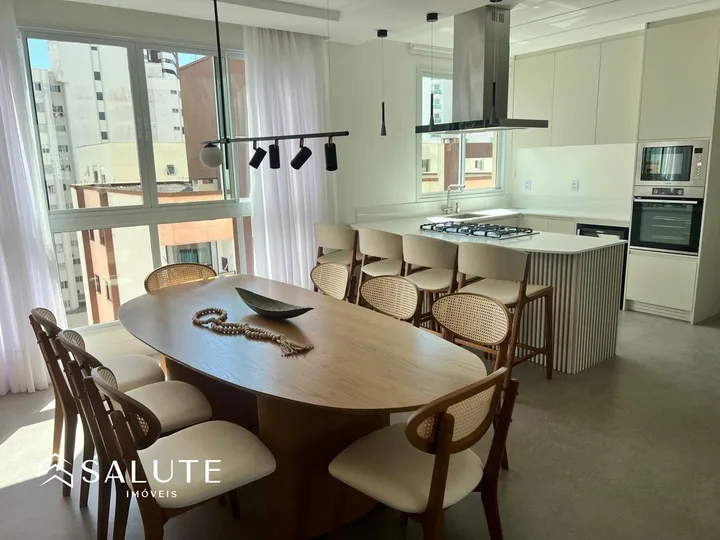 Apartamento à venda com 4 suítes no Centro