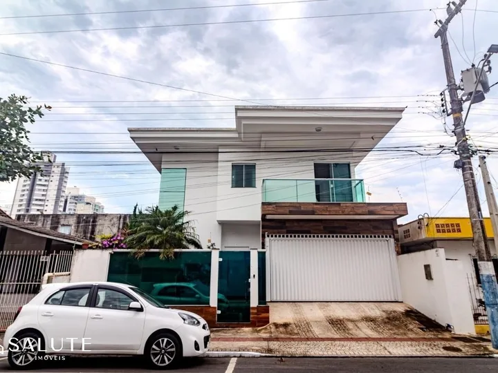 Casa à venda 4 suítes 380m² no Centro
