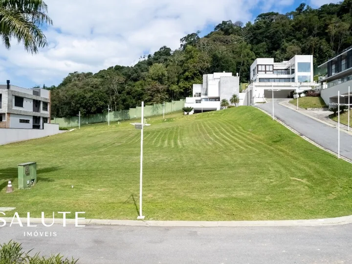 Excelente Terreno em Condomínio Fechado