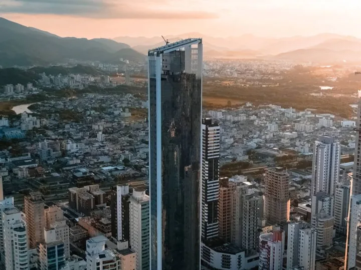 Apartamento à venda 4 suítes na Barra Sul